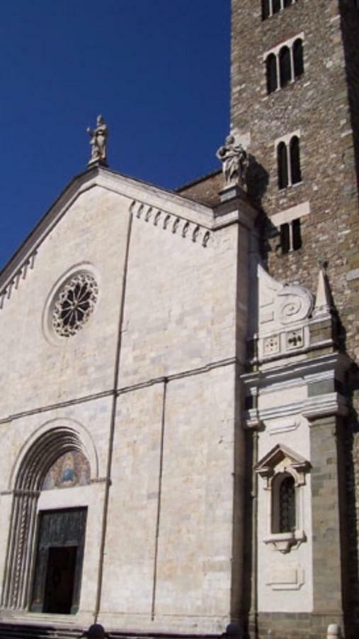 Apartamento Cocoon, Atypical Flat In Historic Center & Breakfast Sarzana Exterior foto